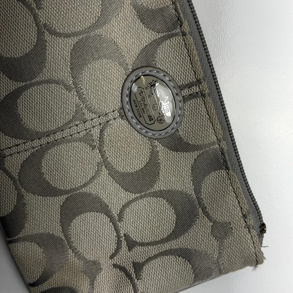 Coach Wristlet Clutch Bag Womens Small Gray Signature Jacquard Canvas Zip Strap